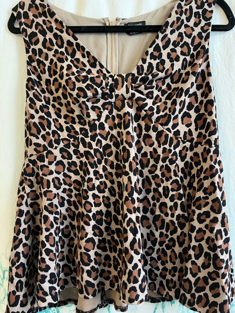🐆🖤 **Kate Spade Leopard Print Tank – Effortless Chic with a Bold Twist** 🐆🖤